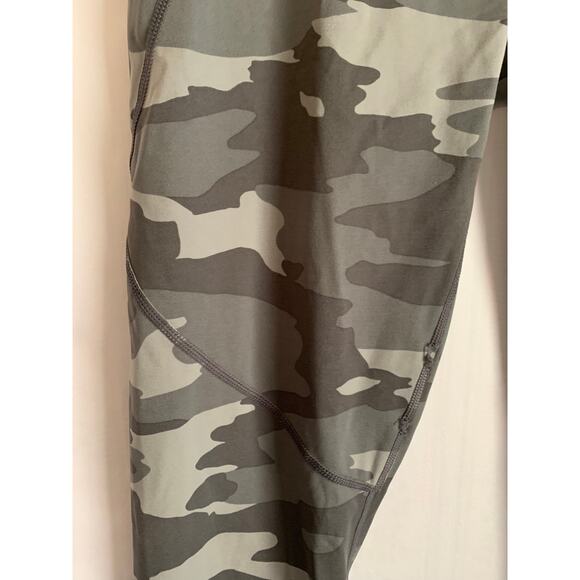 Sweaty Betty Power 7/8 Length Camo Women's Size Medium - Picture 3 of 10